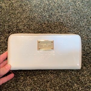 MICHAEL Michael Kors Leather Continental Wallet